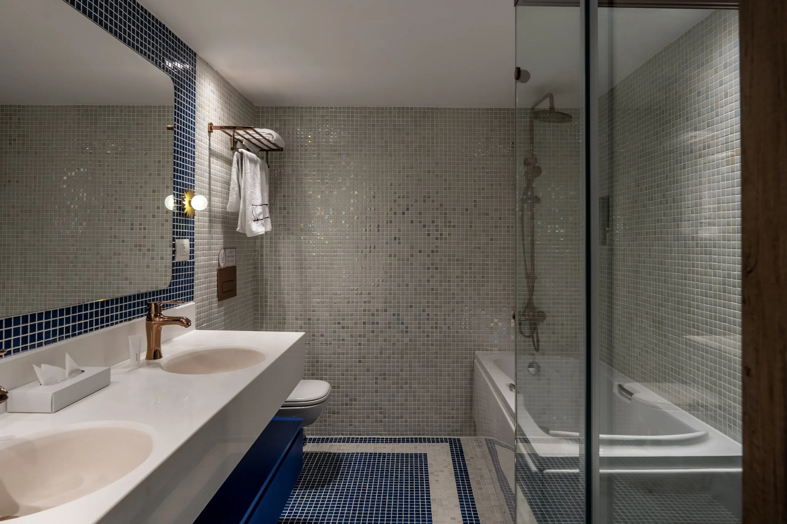 Nile Azur cabin bathroom